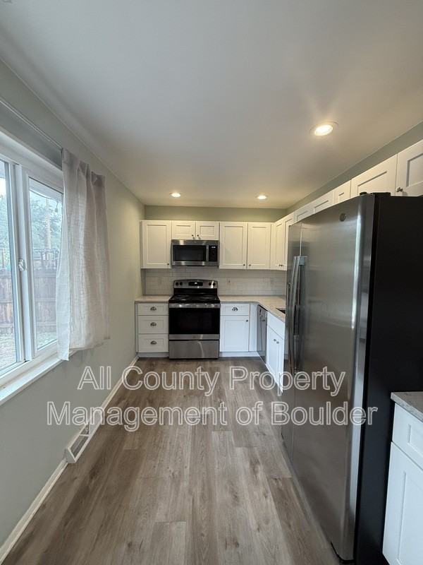 380 S 42nd St - Photo 5 of 22