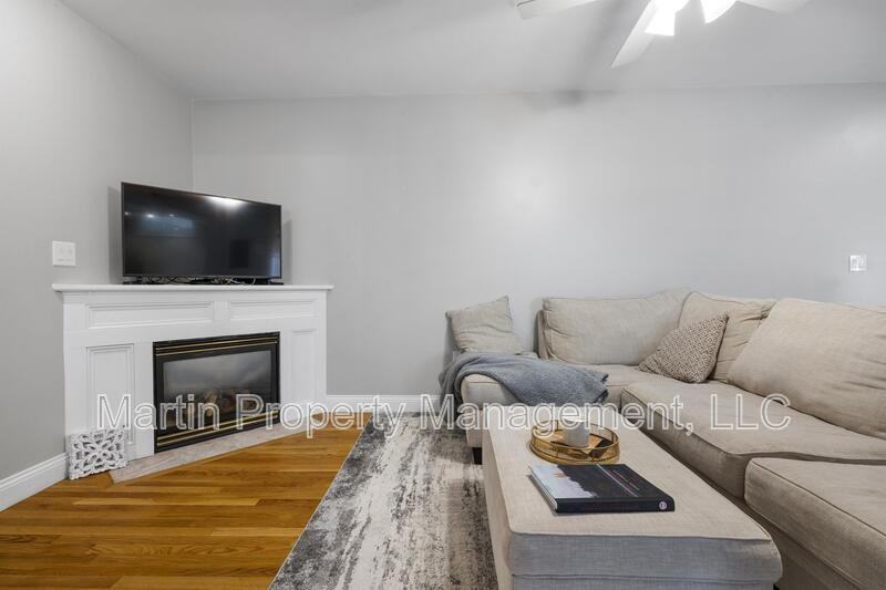 734 E 6th St #3 - Photo 5 of 14