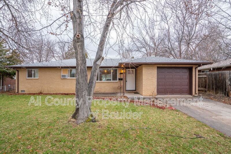 1117 Vivian St - Photo 2 of 25