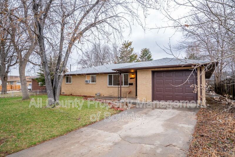 1117 Vivian St - Photo 3 of 25