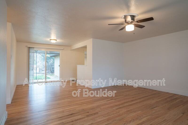 1117 Vivian St - Photo 6 of 25