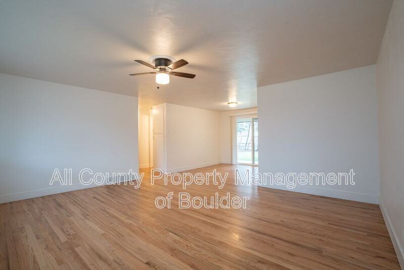 1117 Vivian St - Photo 7 of 25