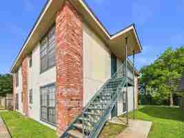 featured image of 110 Country Ln