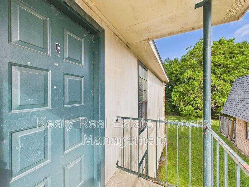 110 Country Ln - Photo 2 of 25