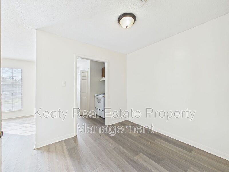 110 Country Ln - Photo 3 of 25