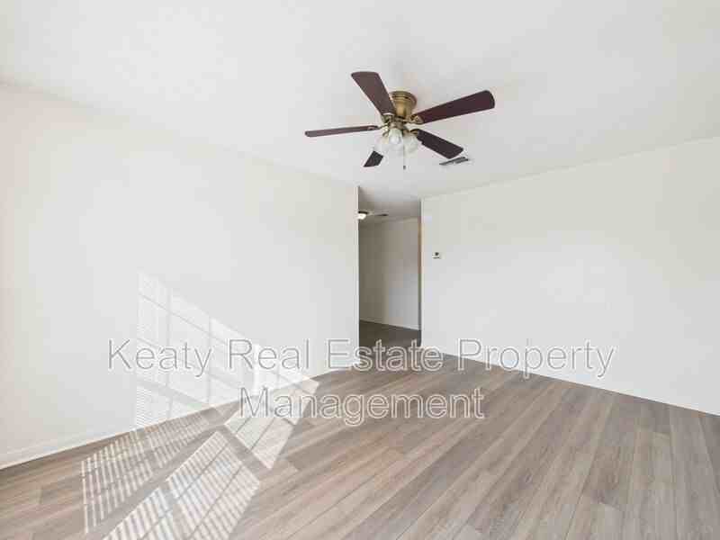 110 Country Ln - Photo 6 of 25