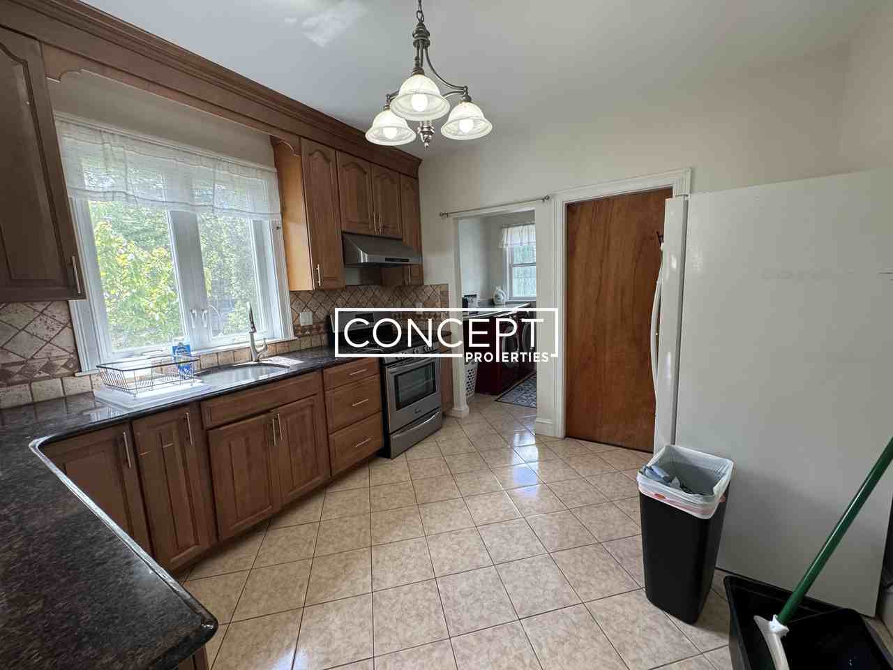 158 Willow St - Photo 4 of 12