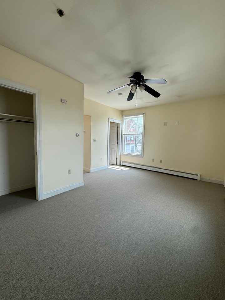 356 E Merrimack St #5 - Photo 4 of 12
