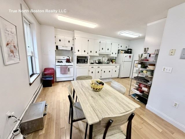 436 Commercial St #2 - Photo 4 of 14