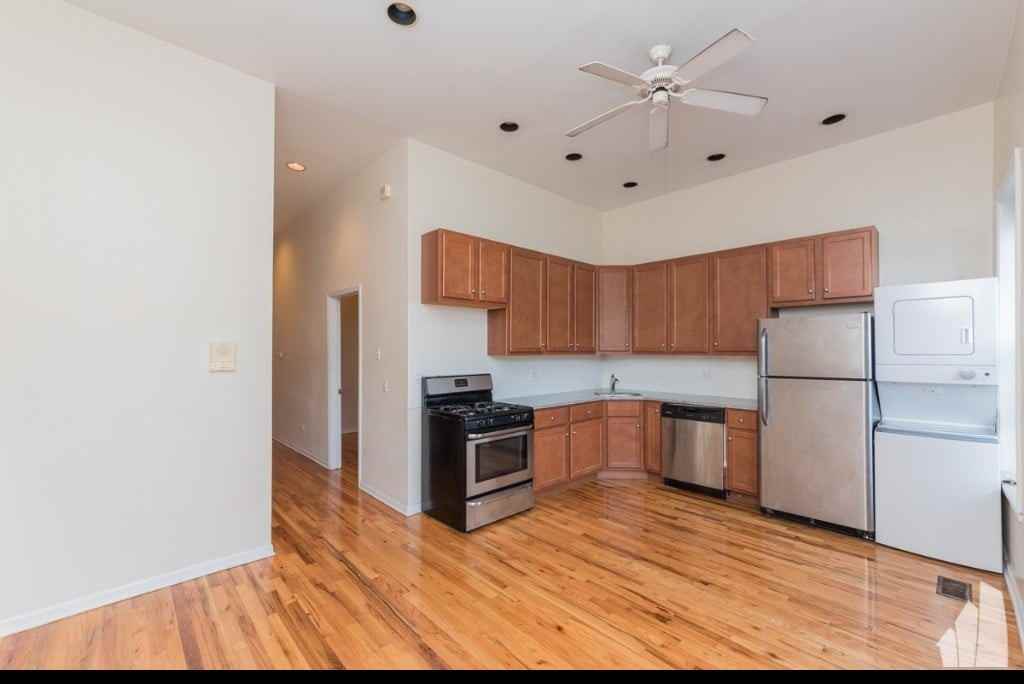 N Southport Ave #1F - Photo 5 of 11
