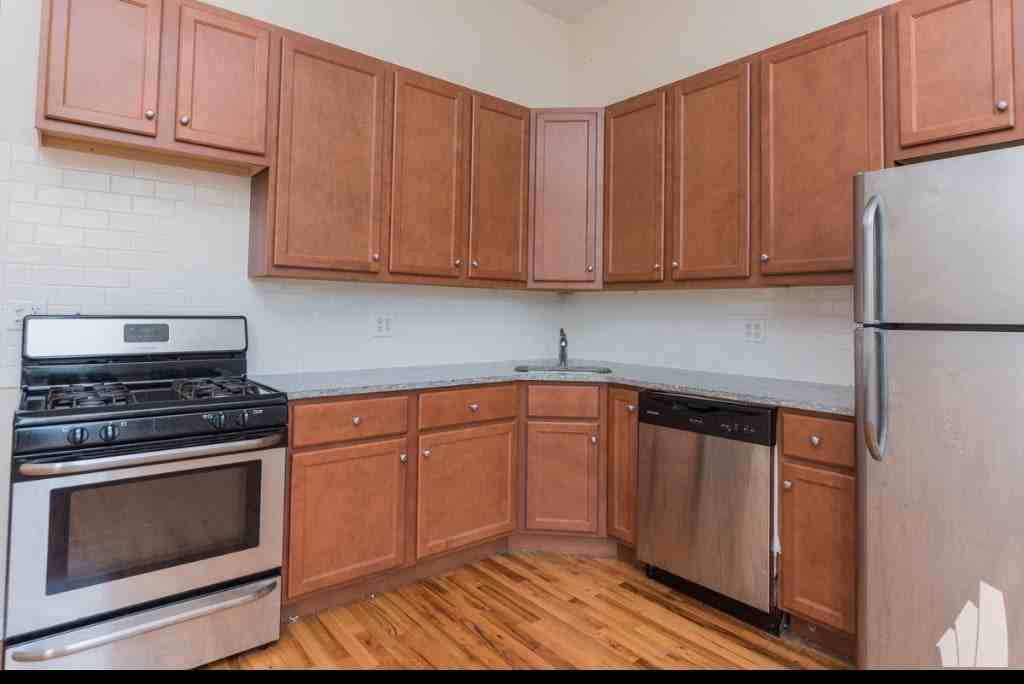 N Southport Ave #1F - Photo 7 of 11