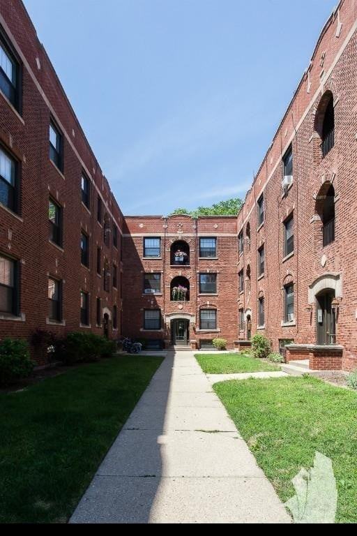 2878 N Clark St #2890G - Photo 2 of 8