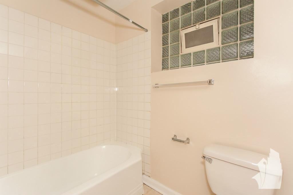 2878 N Clark St #2890G - Photo 7 of 8
