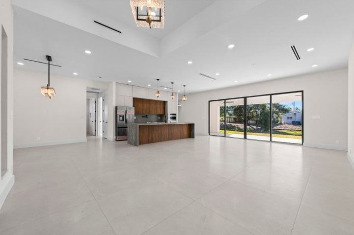 621 Northwest 42nd Avenue - Photo 5 of 8