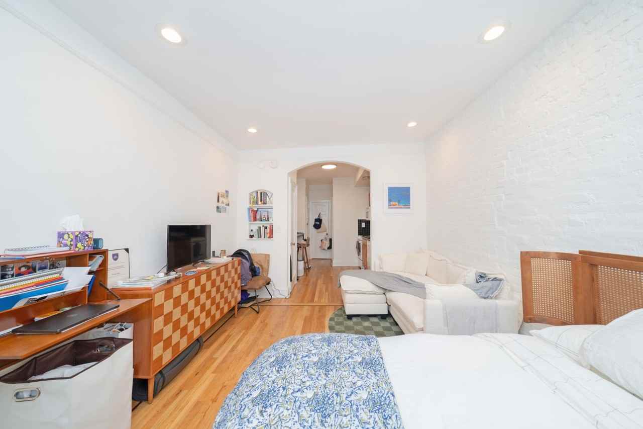 344 W 17th St #B - Photo 5 of 8