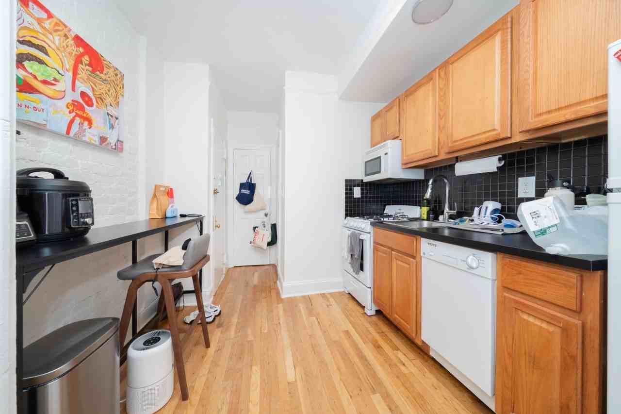 344 W 17th St #B - Photo 7 of 8