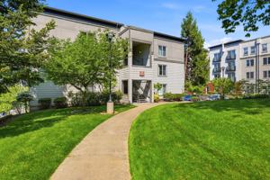 featured image of 8212 Ne Sandy Blvd