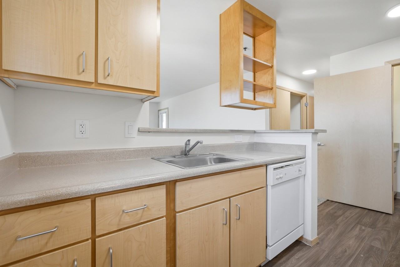 Terrace At Columbia Knoll Apartments - Photo 3 of 46