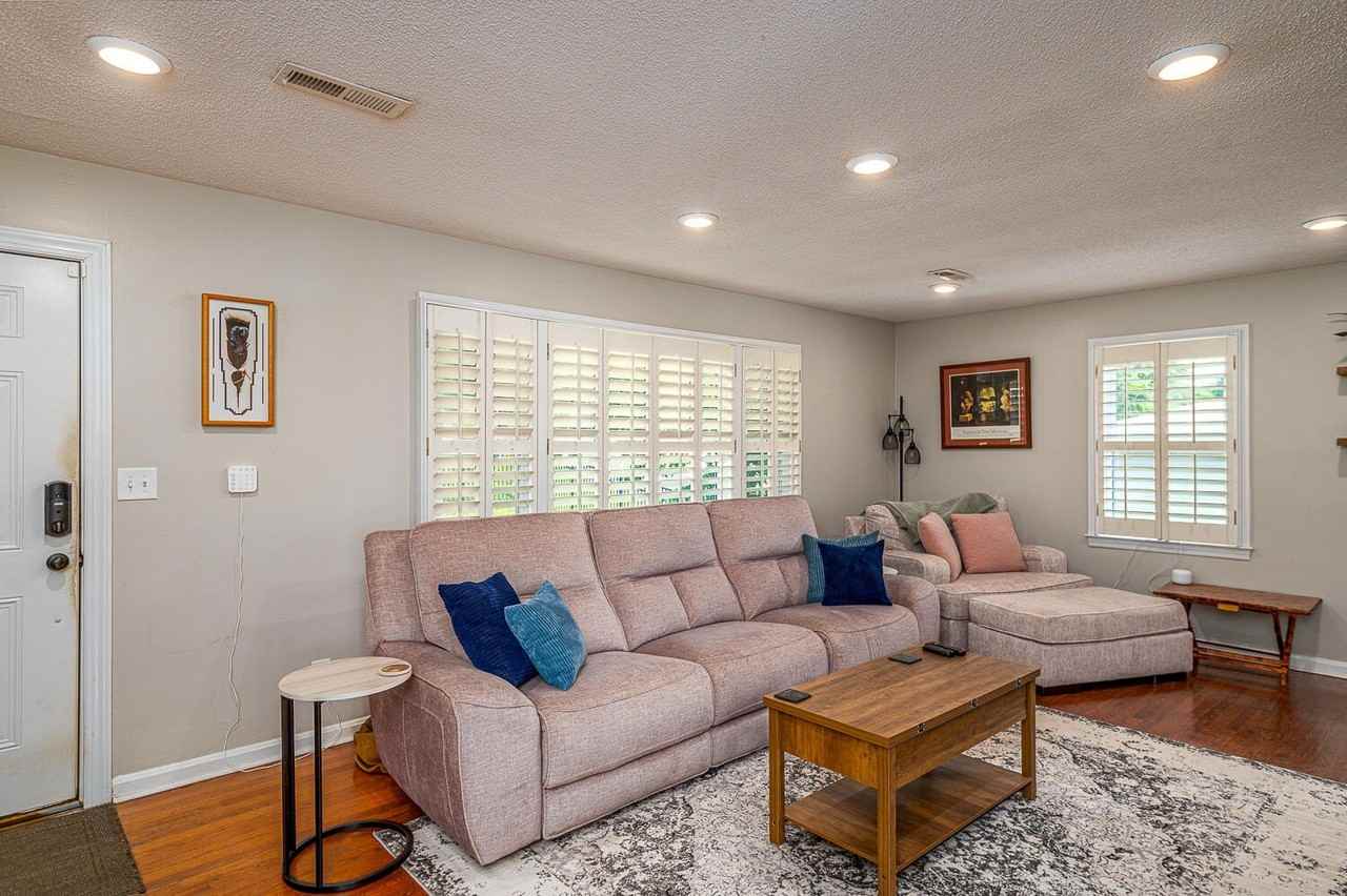 3902 Laird Ln - Photo 2 of 41