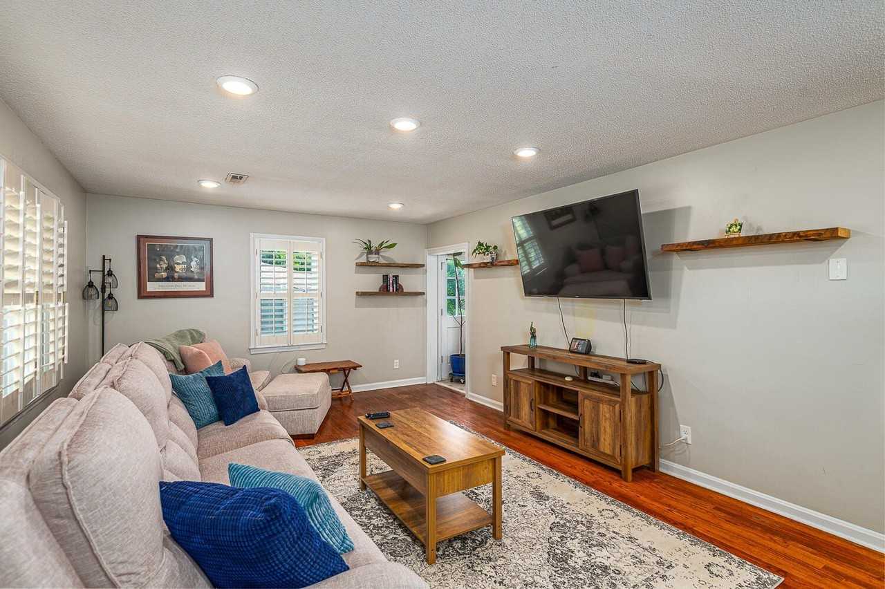 3902 Laird Ln - Photo 3 of 41