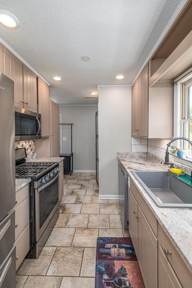 3902 Laird Ln - Photo 6 of 41