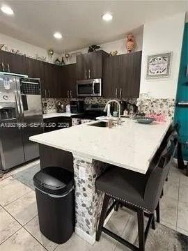 4044 Nw 11th St - Photo 3 of 18