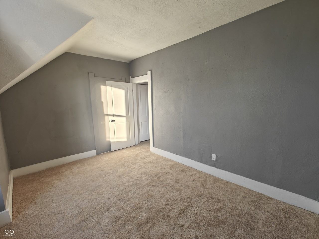316 E Franklin St #4 - Photo 5 of 10