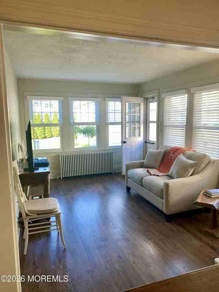 206 Monroe Ave - Photo 6 of 11