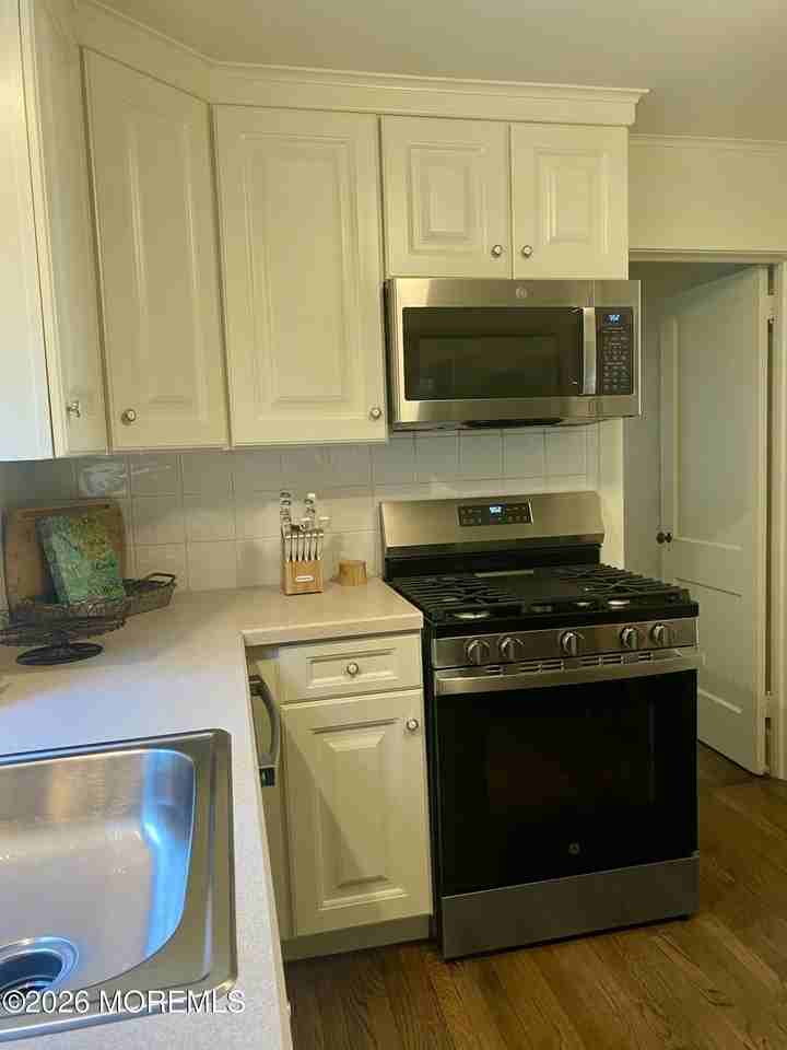 206 Monroe Ave - Photo 7 of 11