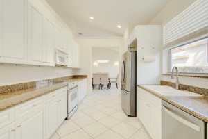 featured image of 6646 Oakmont Way