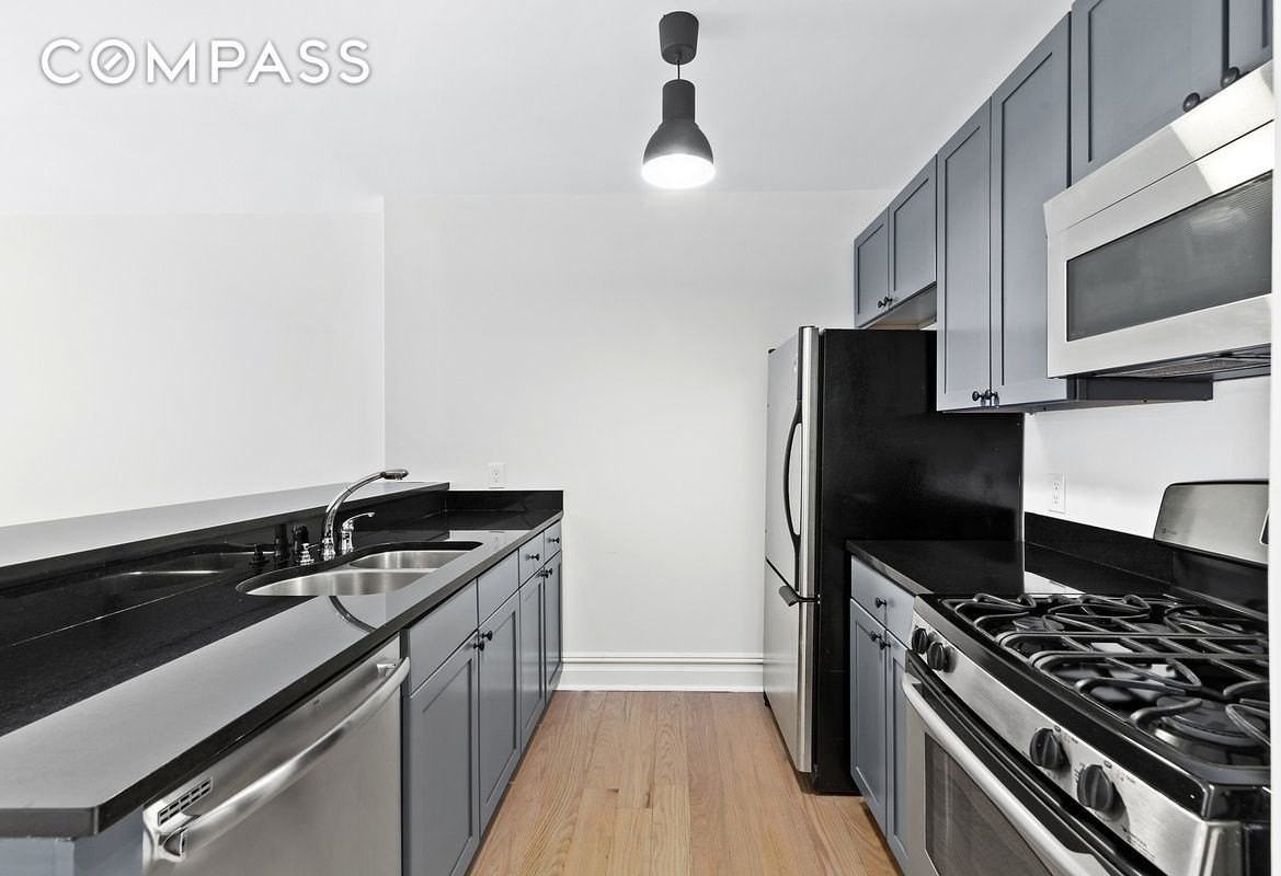 150 S 1st St #3B - Photo 3 of 11