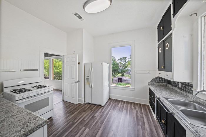 433 E Davilla St - Photo 3 of 16