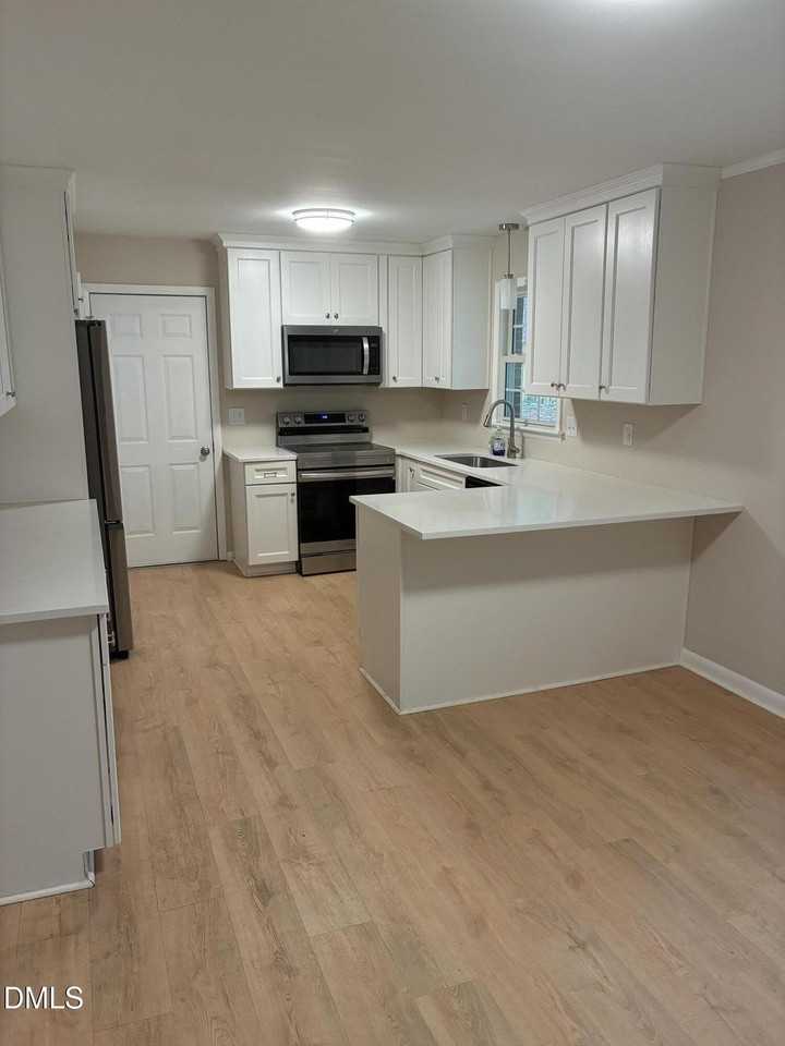 705 Northampton Dr - Photo 2 of 9