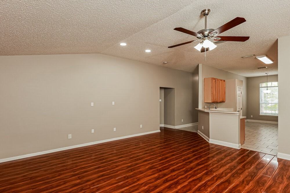 717 S Lake Cunningham Ave - Photo 3 of 16