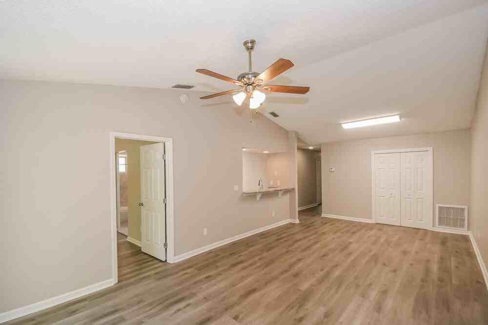 282 Aquarius Cir W - Photo 3 of 16
