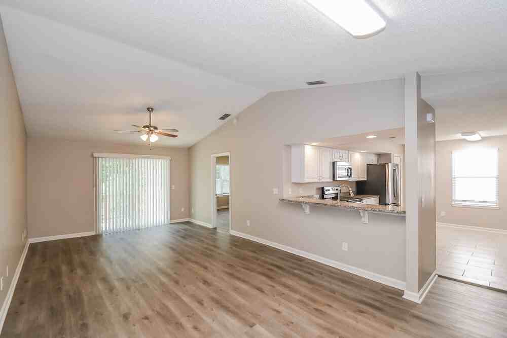 282 Aquarius Cir W - Photo 4 of 16