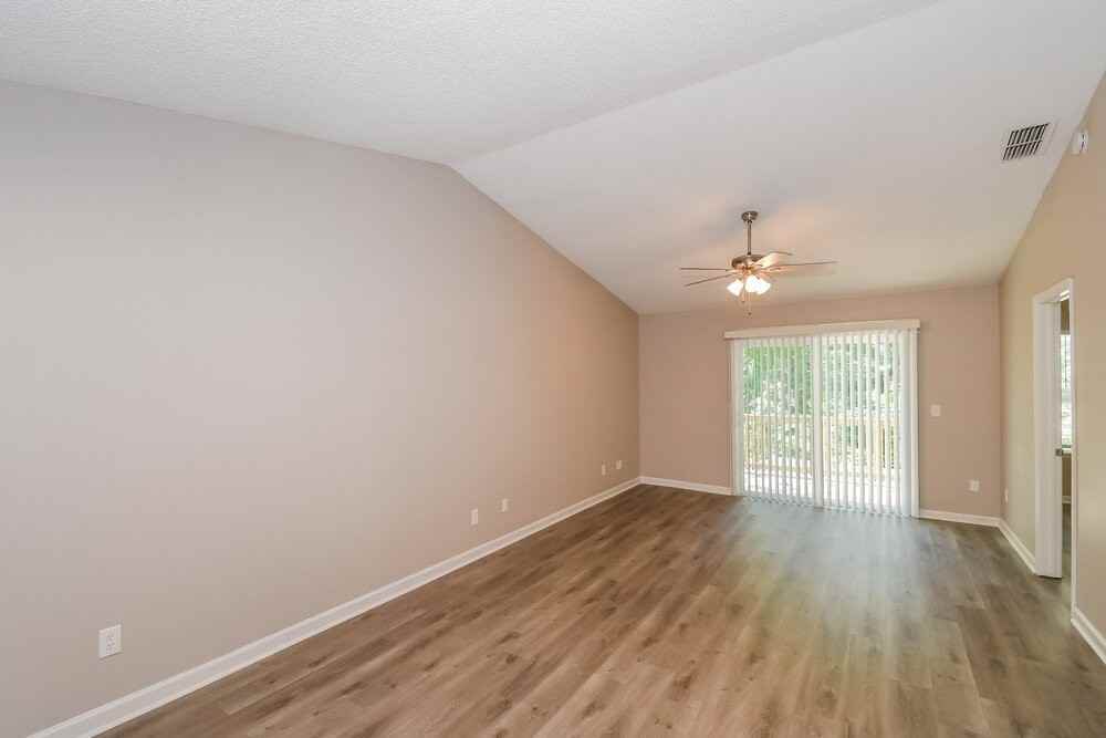 282 Aquarius Cir W - Photo 5 of 16