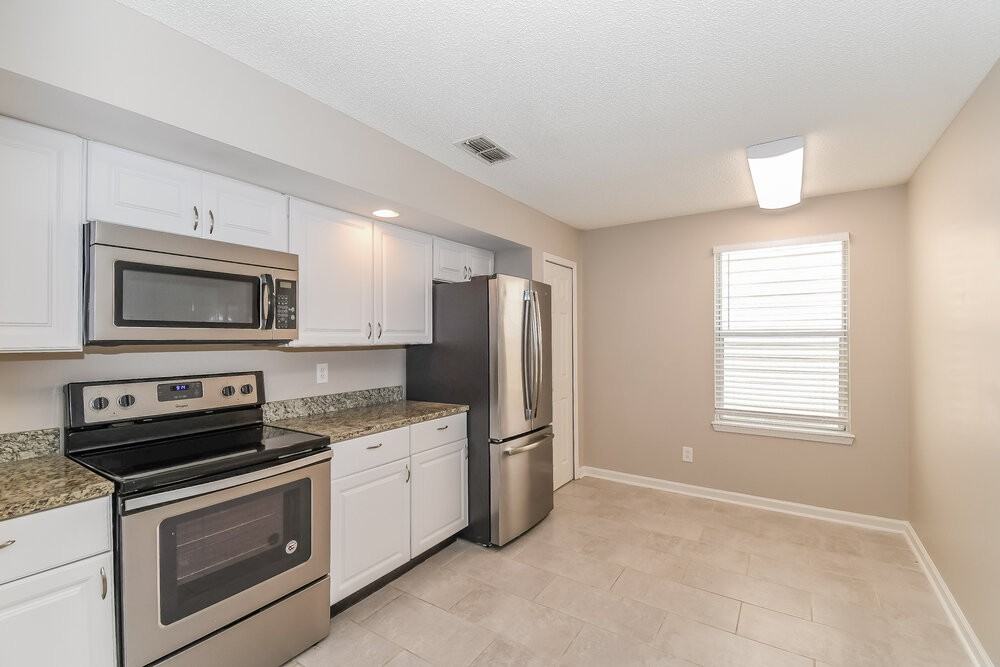 282 Aquarius Cir W - Photo 6 of 16