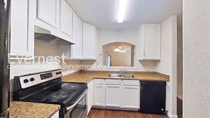 1011 Iola Dr - Photo 3 of 20