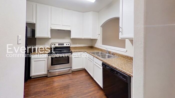 1011 Iola Dr - Photo 4 of 20