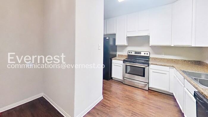 1011 Iola Dr - Photo 5 of 20