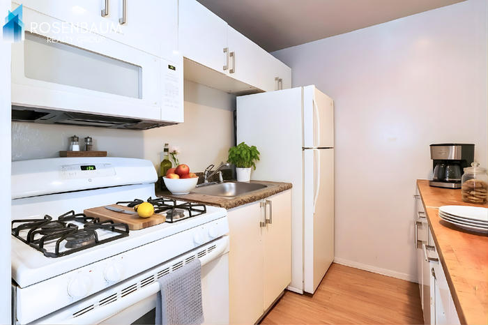 770 N Dodge Blvd #14 - Photo 7 of 13