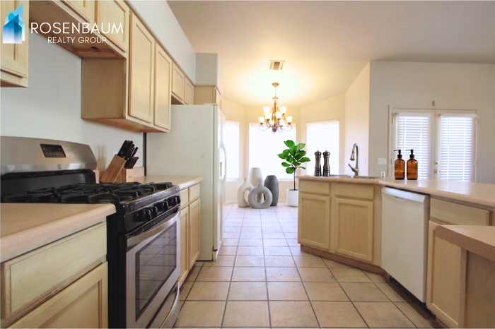 1646 E Melissa St - Photo 3 of 7