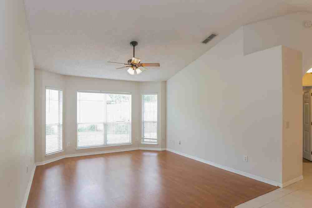 7624 Pilgrims Trace Dr - Photo 5 of 15