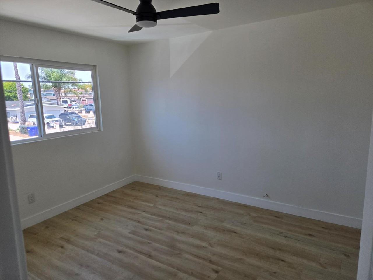 904 12th St - Photo 5 of 20