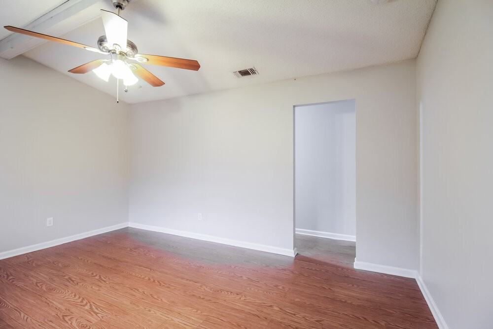 8442 Finwood Ave - Photo 4 of 16