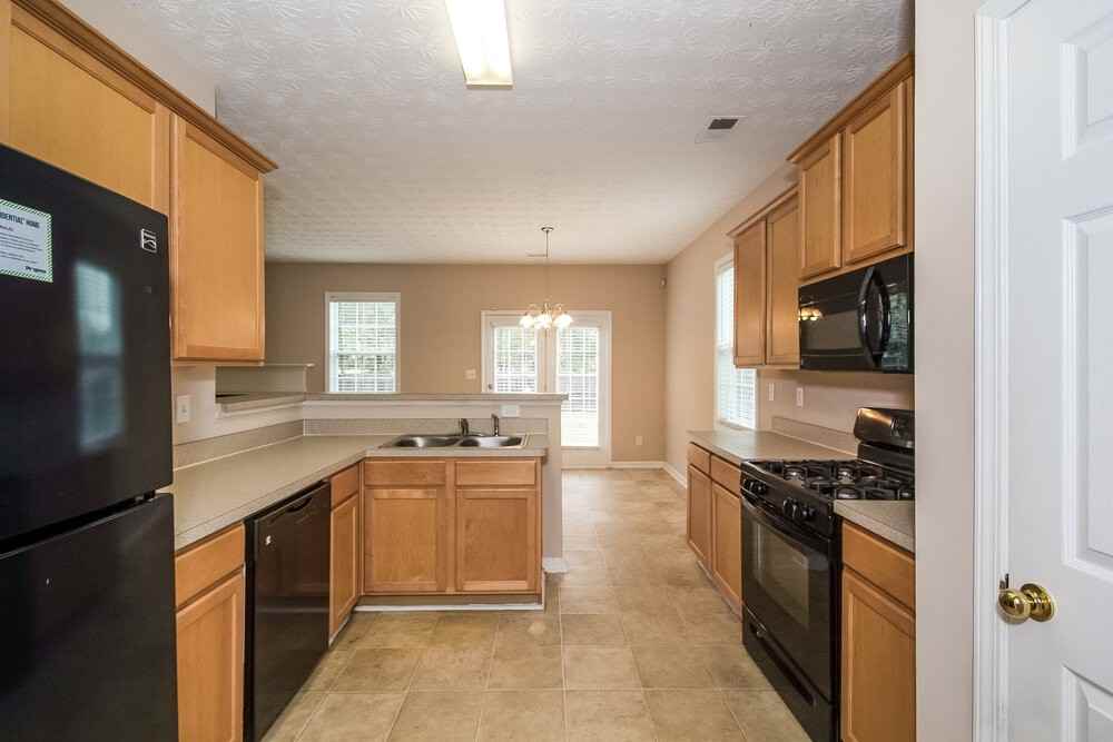 1000 Maple Leaf Dr - Photo 6 of 15