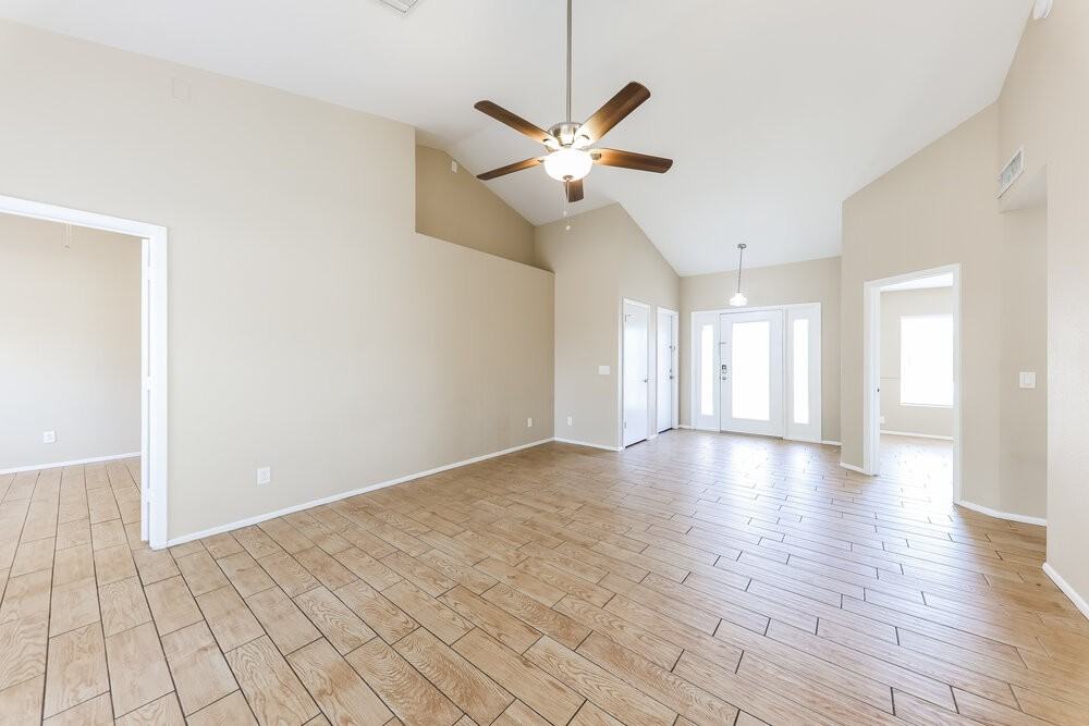 10801 W Wagon Wheel Dr - Photo 4 of 15
