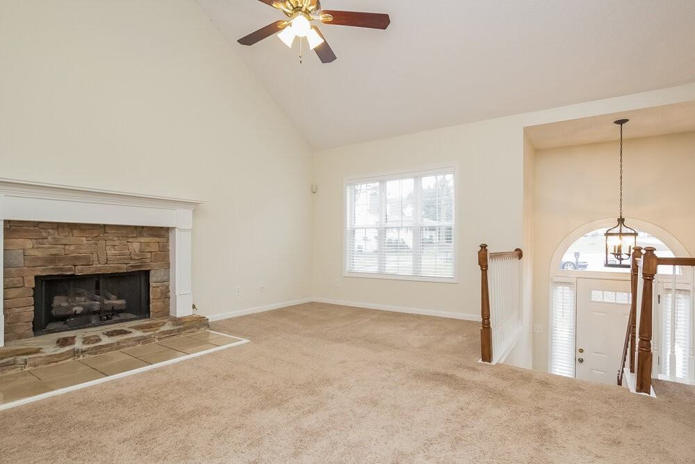 19 Eagle Point Ct - Photo 2 of 15