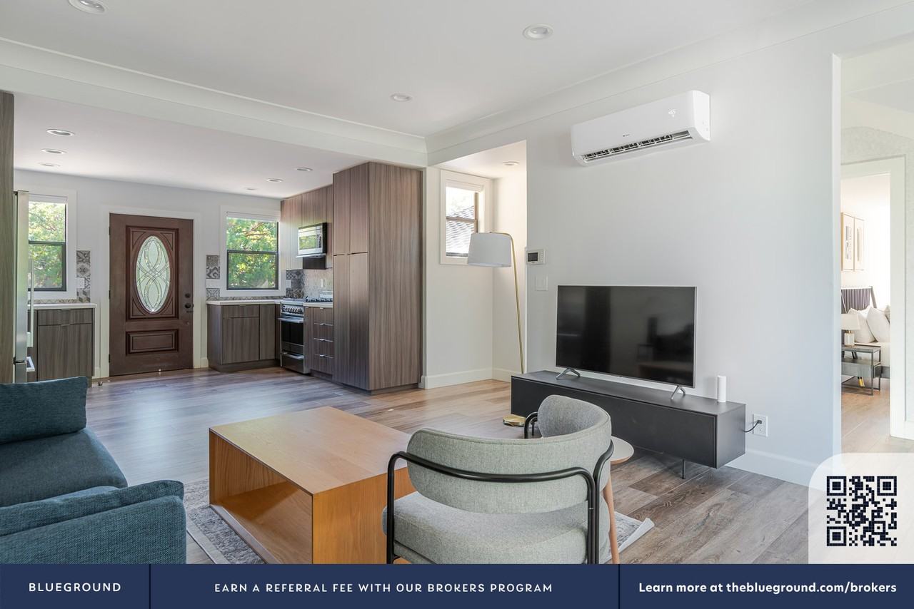 715 Everett Avenue - Photo 4 of 36